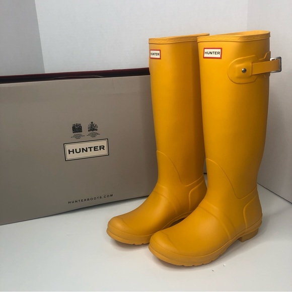 Hunter Shoes - New in box. Hunter Women's Original Tall Rain Boot in Yellow Women Size 10.